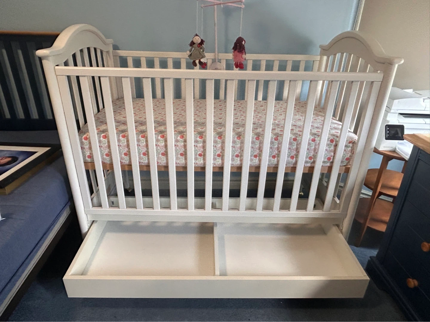 White Wooden Crib with mattress and Drawer - photo 2