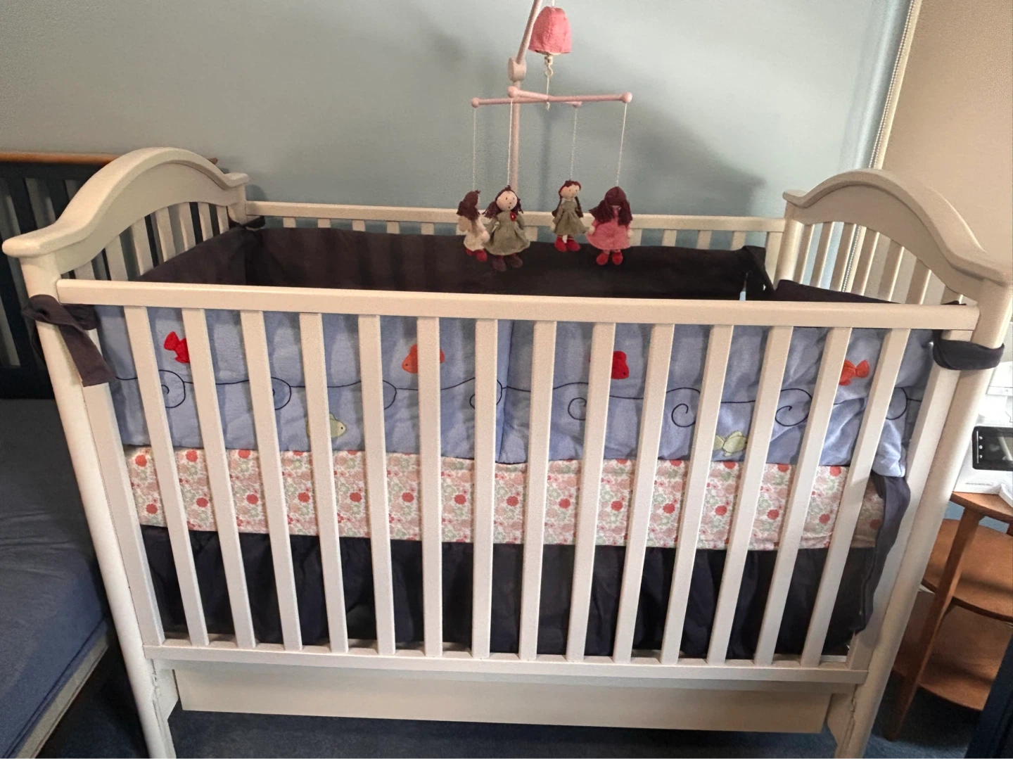 White Wooden Crib with mattress and Drawer - photo 3