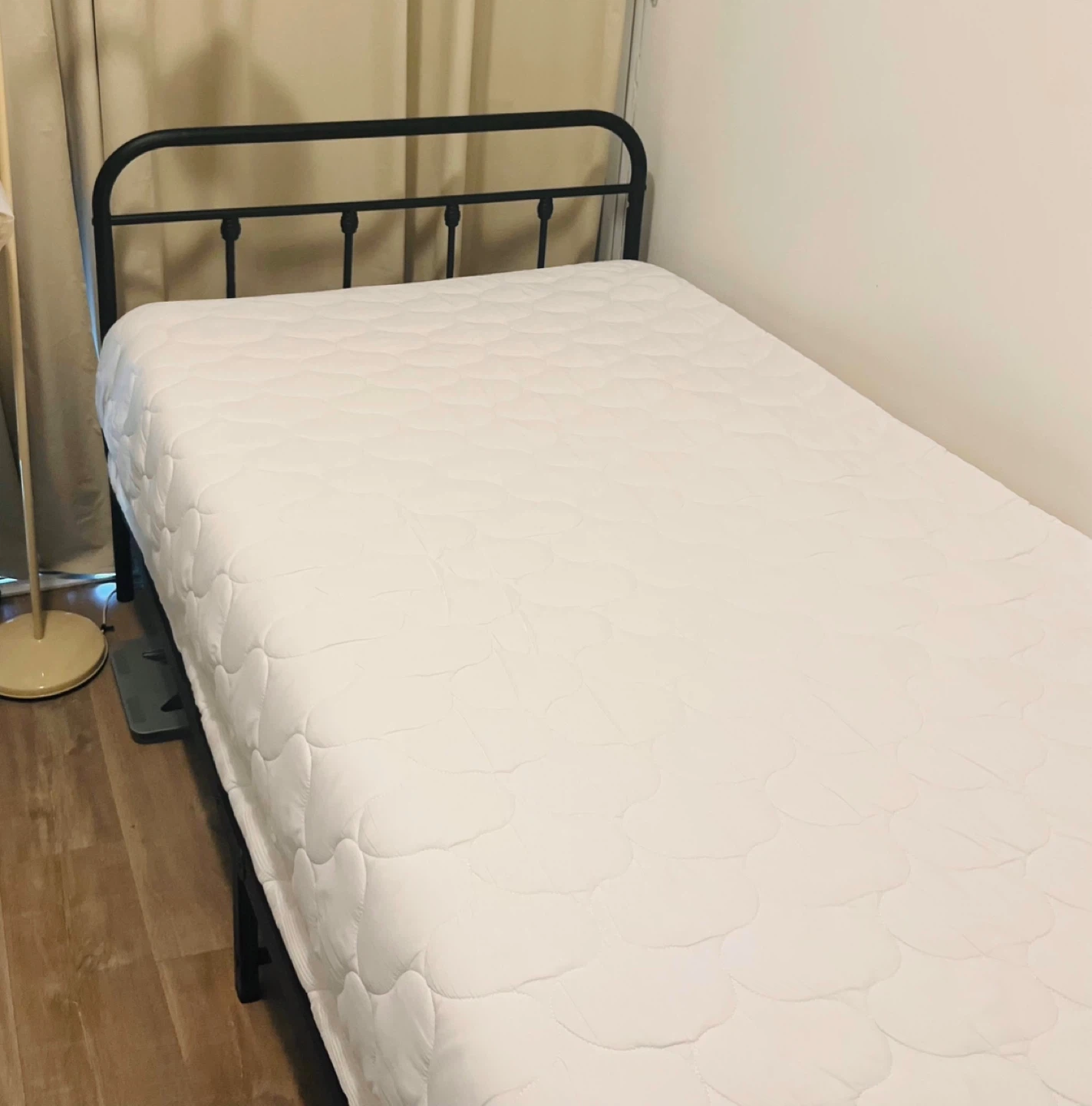 5 Months Used, Like New 8" Twin Mattress