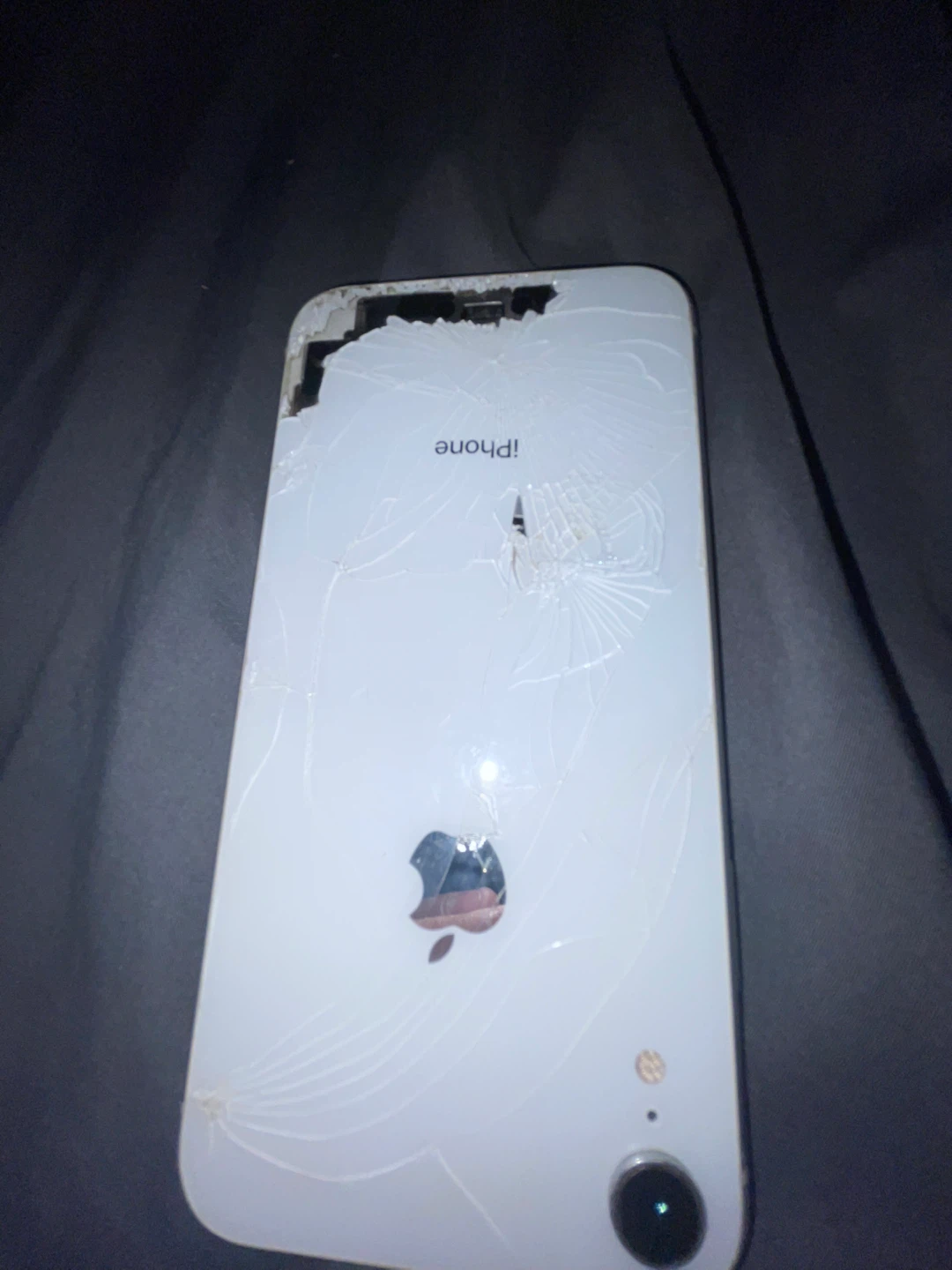 Broken iPhone XR - photo 2