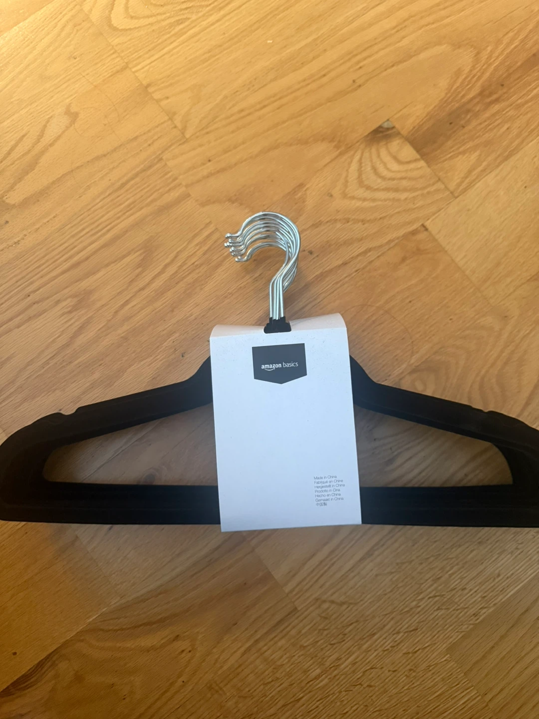 Amazon Basics Black Velvet Hangers - photo 2