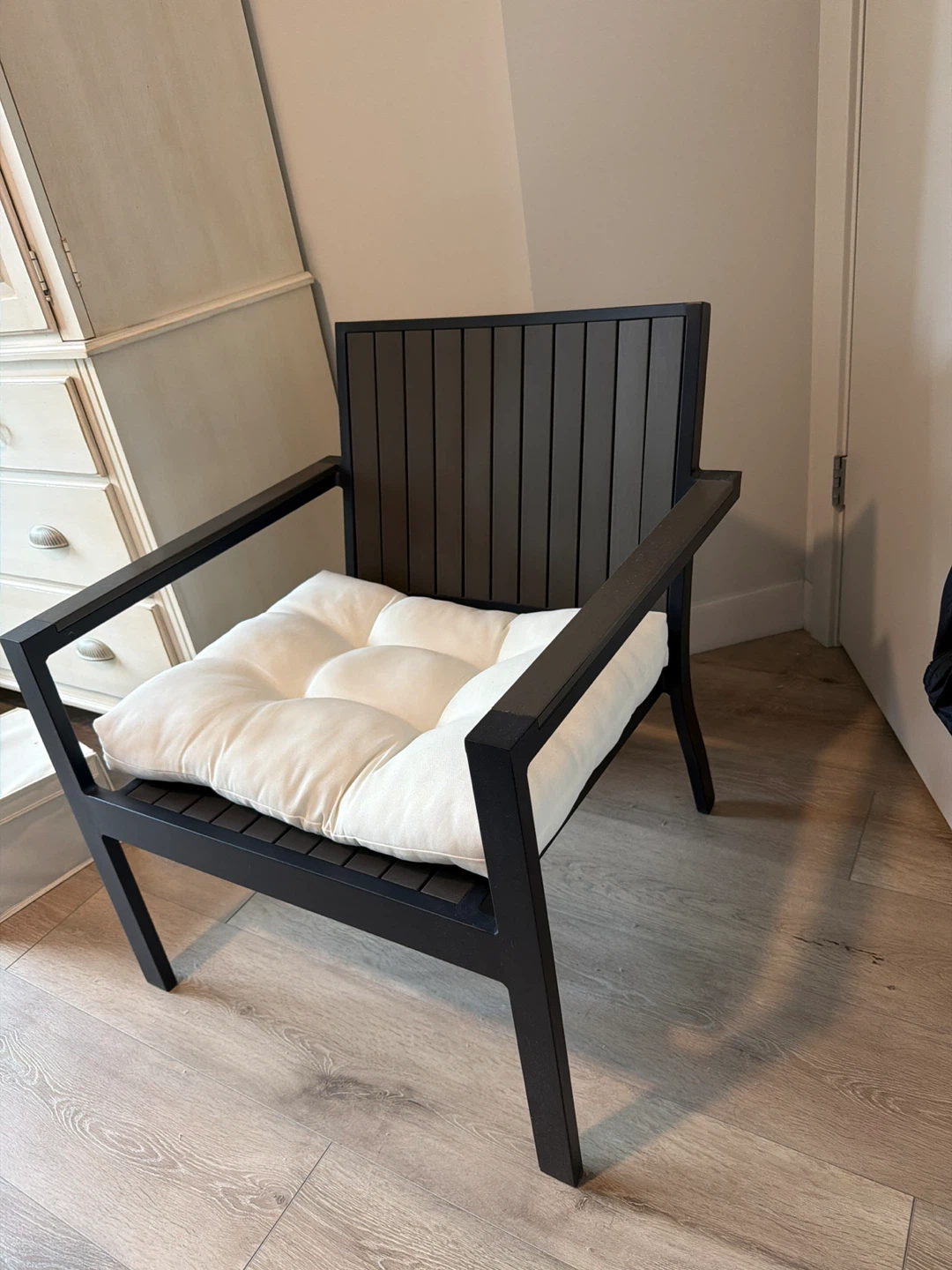 2- Tufted White Seat Cushions - photo 2