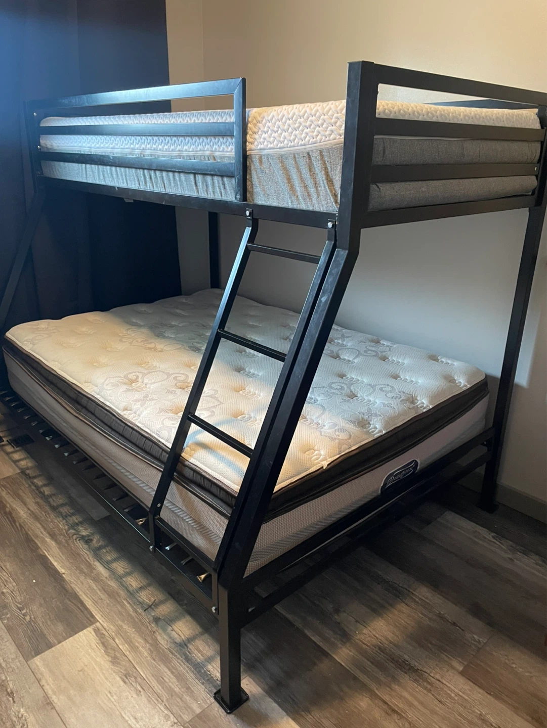 Black metal Bunk Bed with mattresses