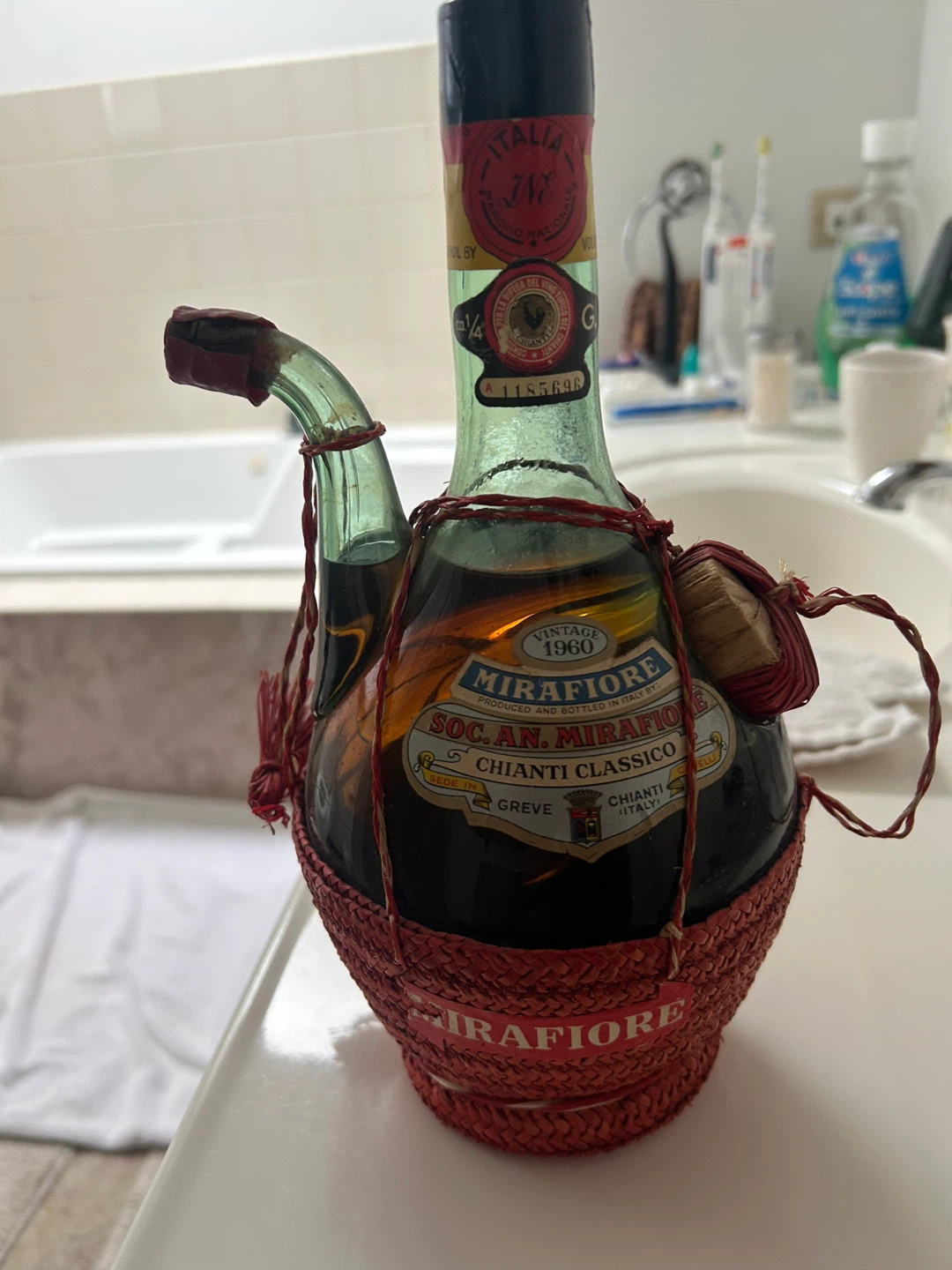 Mirafiore Chianti Classico 1960 Vintage Bottle - photo 2