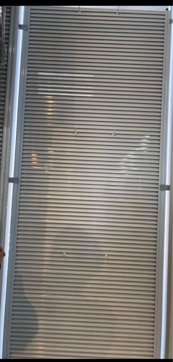 Moving slot wall