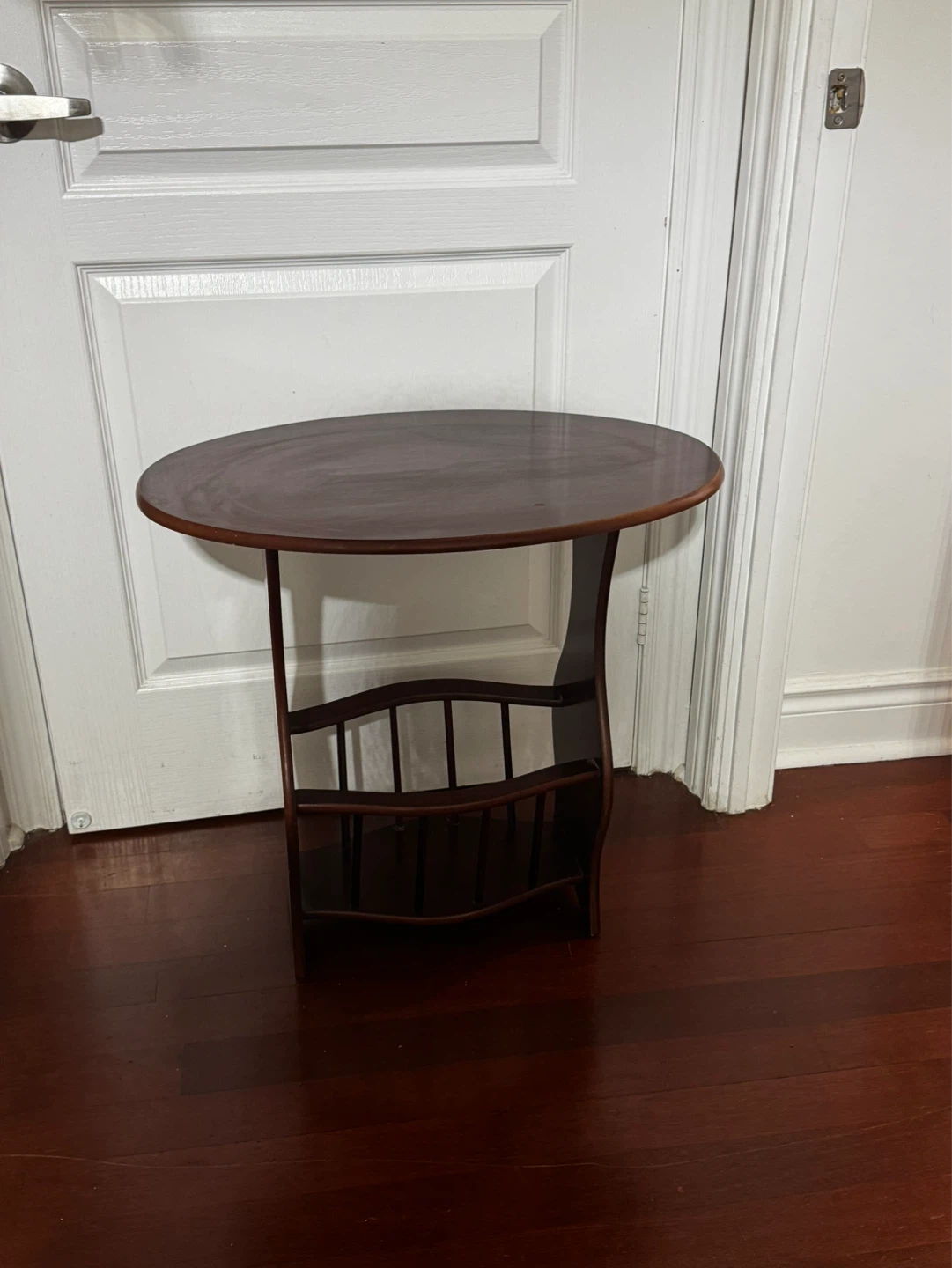 Wooden side table with magazine rack - photo 2