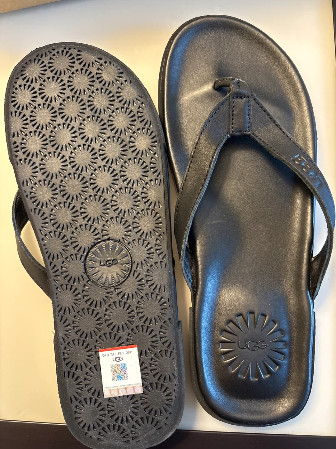 Size 9 UGG M Bennison II Thong Sandals Black Size 9 - photo 2