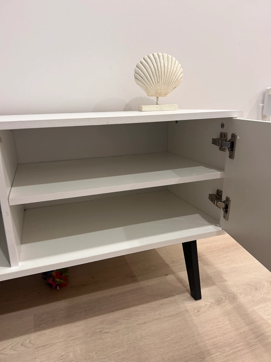 Wooden TV stand with storage - photo 4
