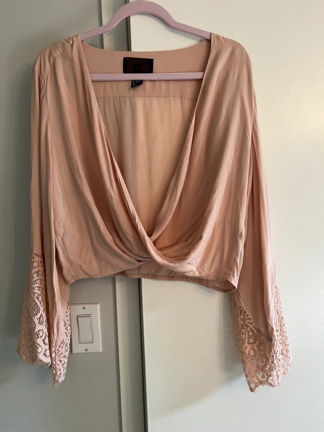 H&M Pink Lace Sleeve Blouse ⚽