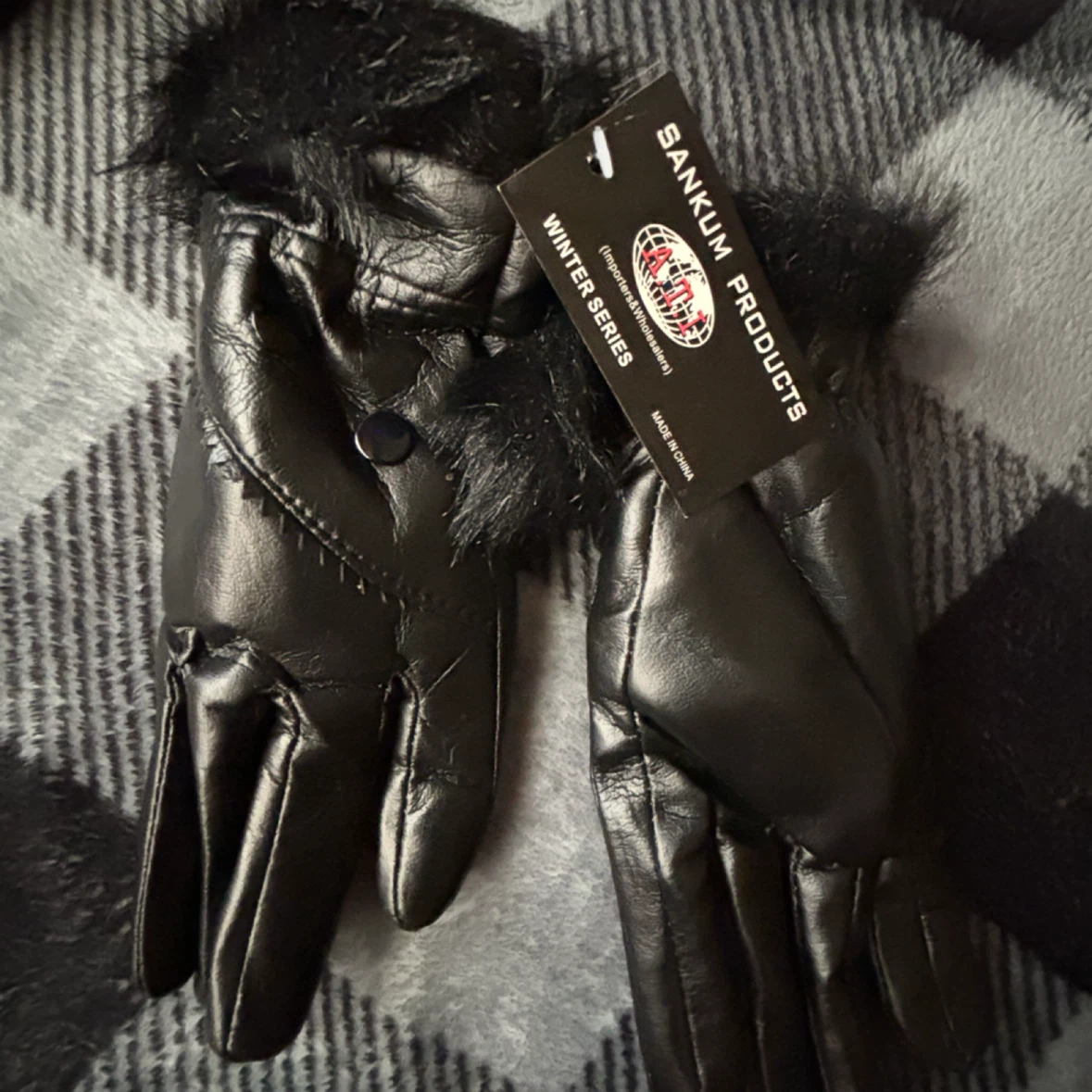 Faux Leather Fur Trim Gloves - *Women* - photo 2