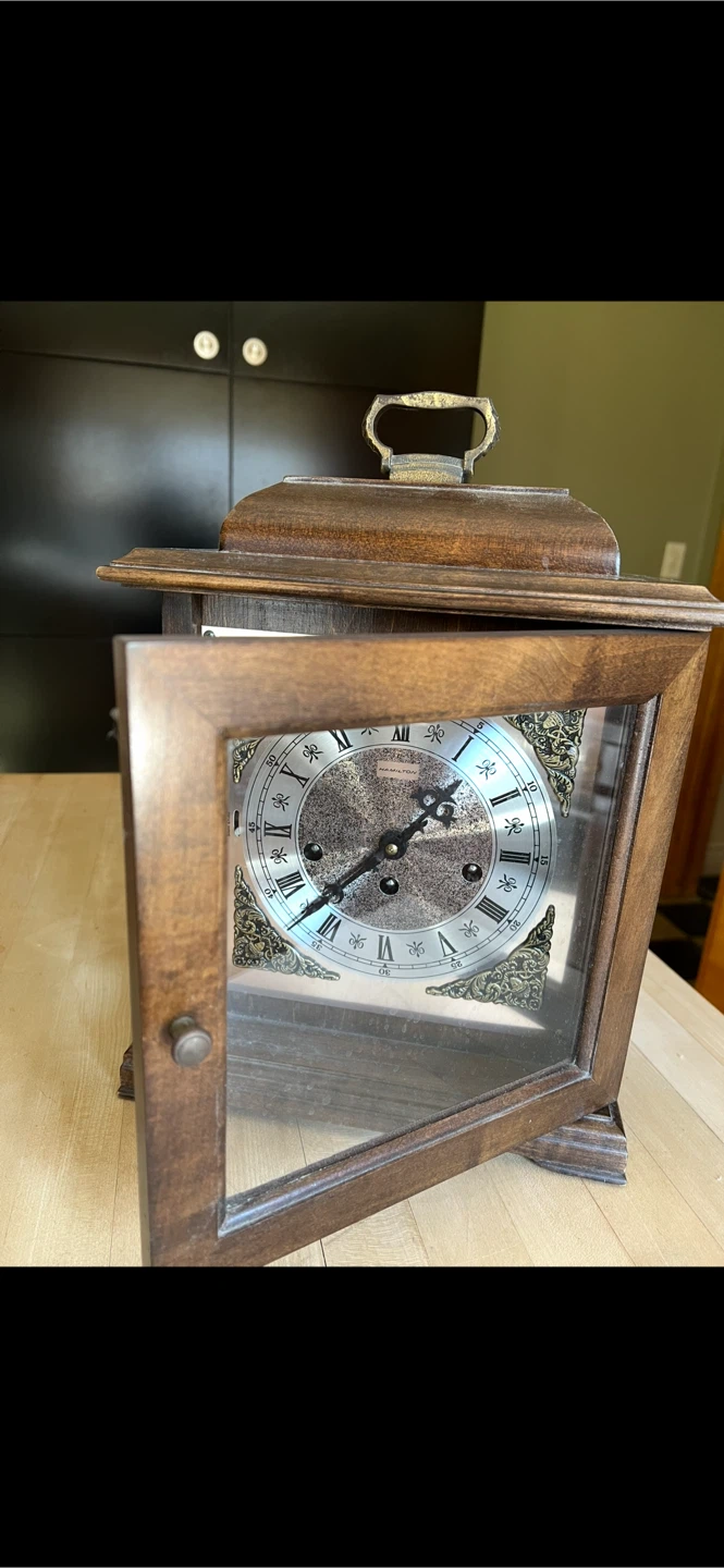 Vintage Wooden Mantel Clock - photo 2