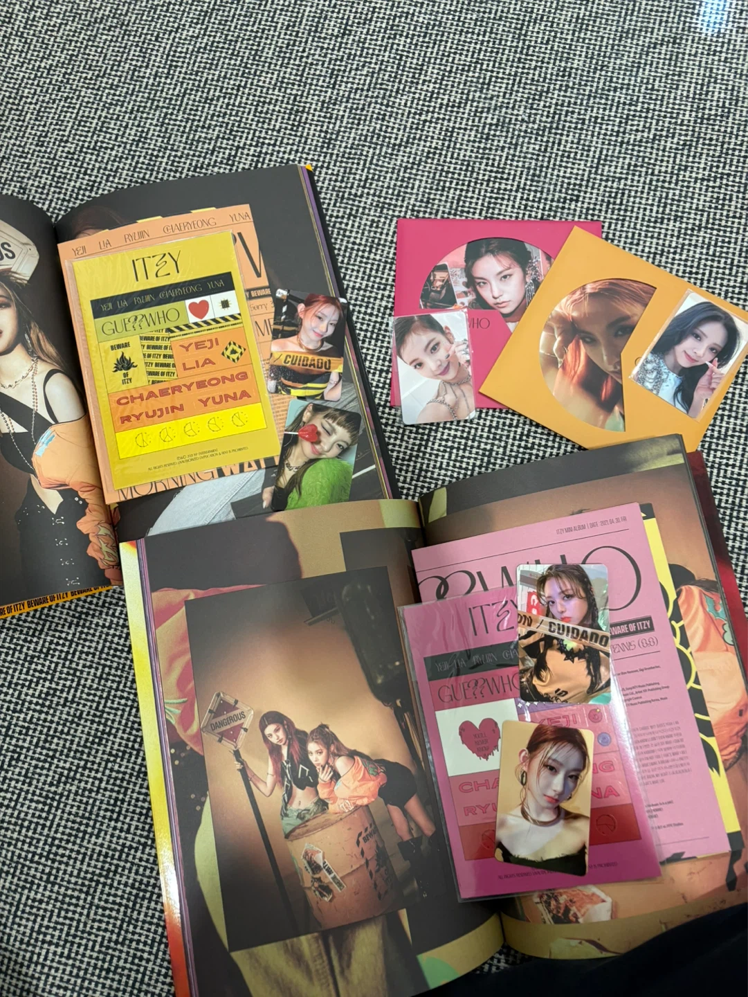 ITZY Guess Who Album - photo 3