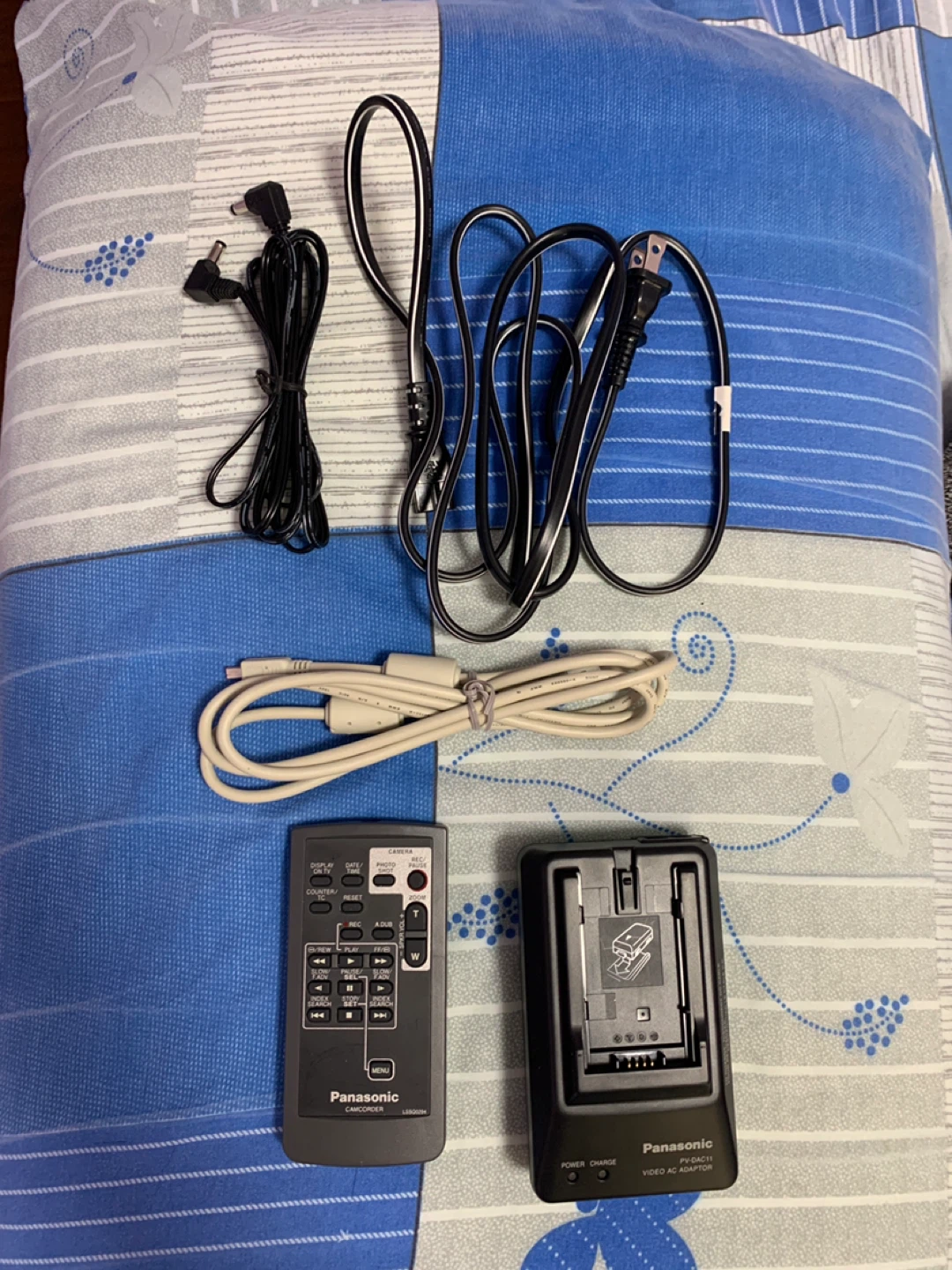 Panasonic PV-DV201-K MiniDV Camcorder - photo 3
