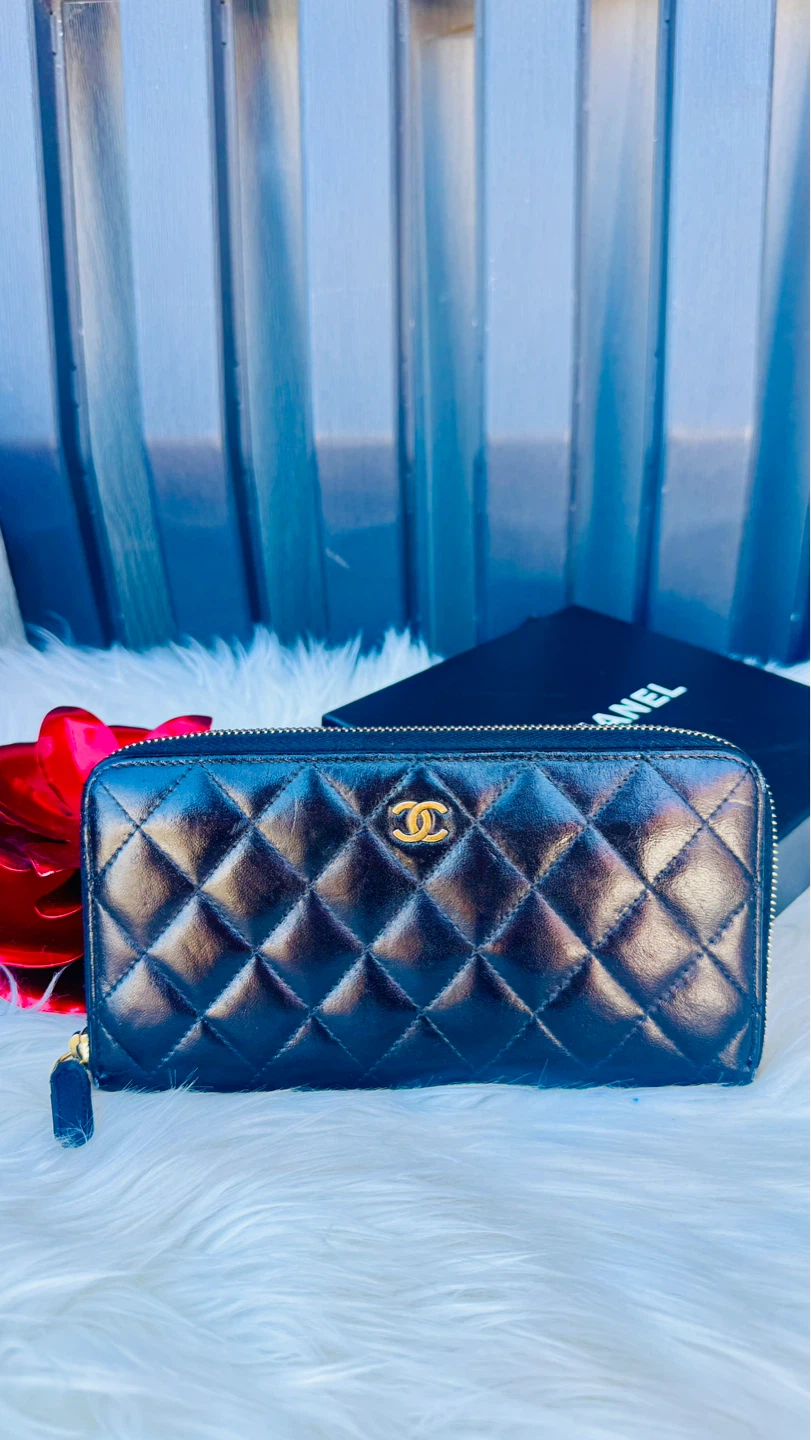 Chanel Black Quilted Zip Around Wallet - photo 3