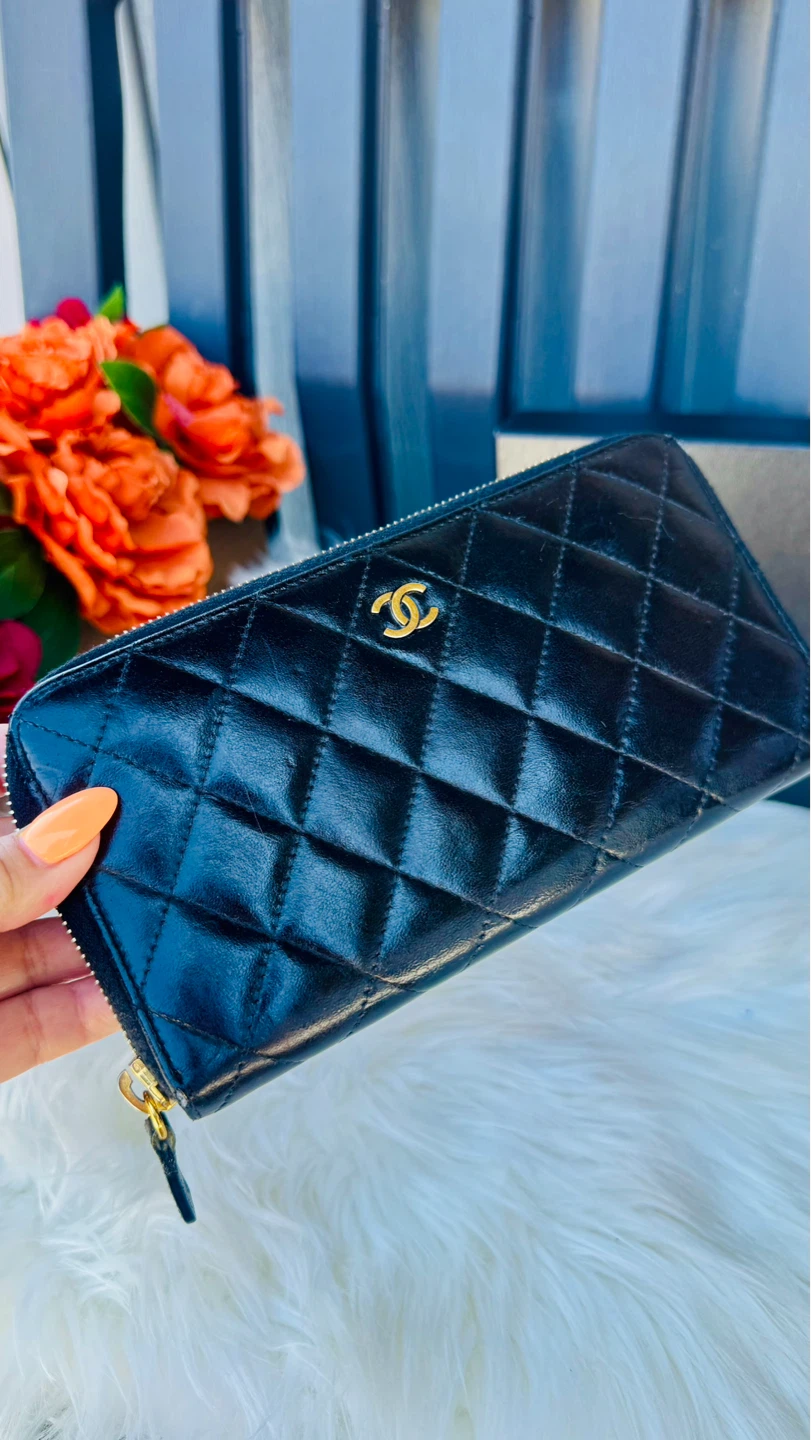 Chanel Black Quilted Zip Around Wallet - photo 5