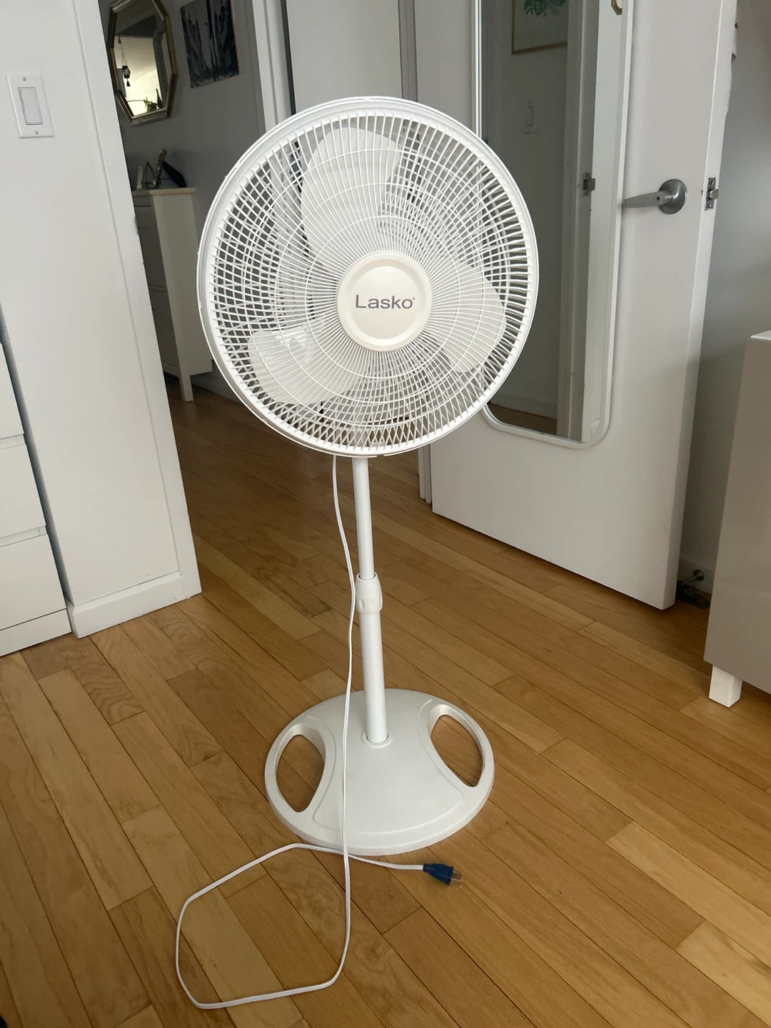 16 Inch Lasko 2520 Oscillating Stand Fan - photo 4