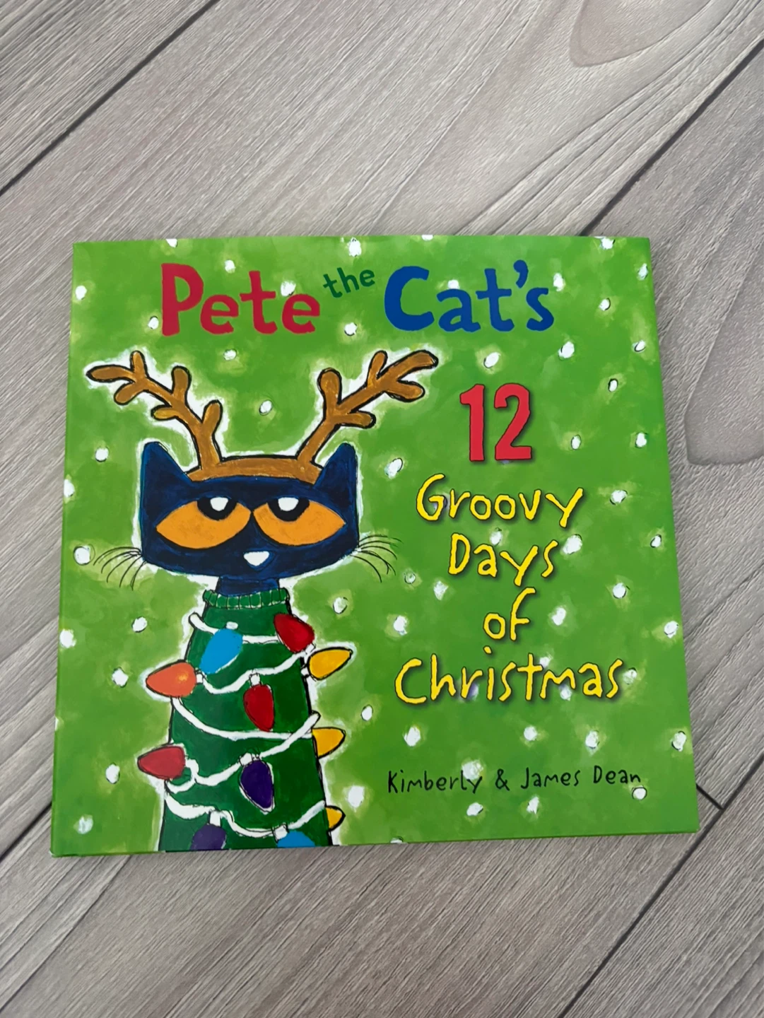 Pete the Cat's 12 Groovy Days of Christmas Book⚽️