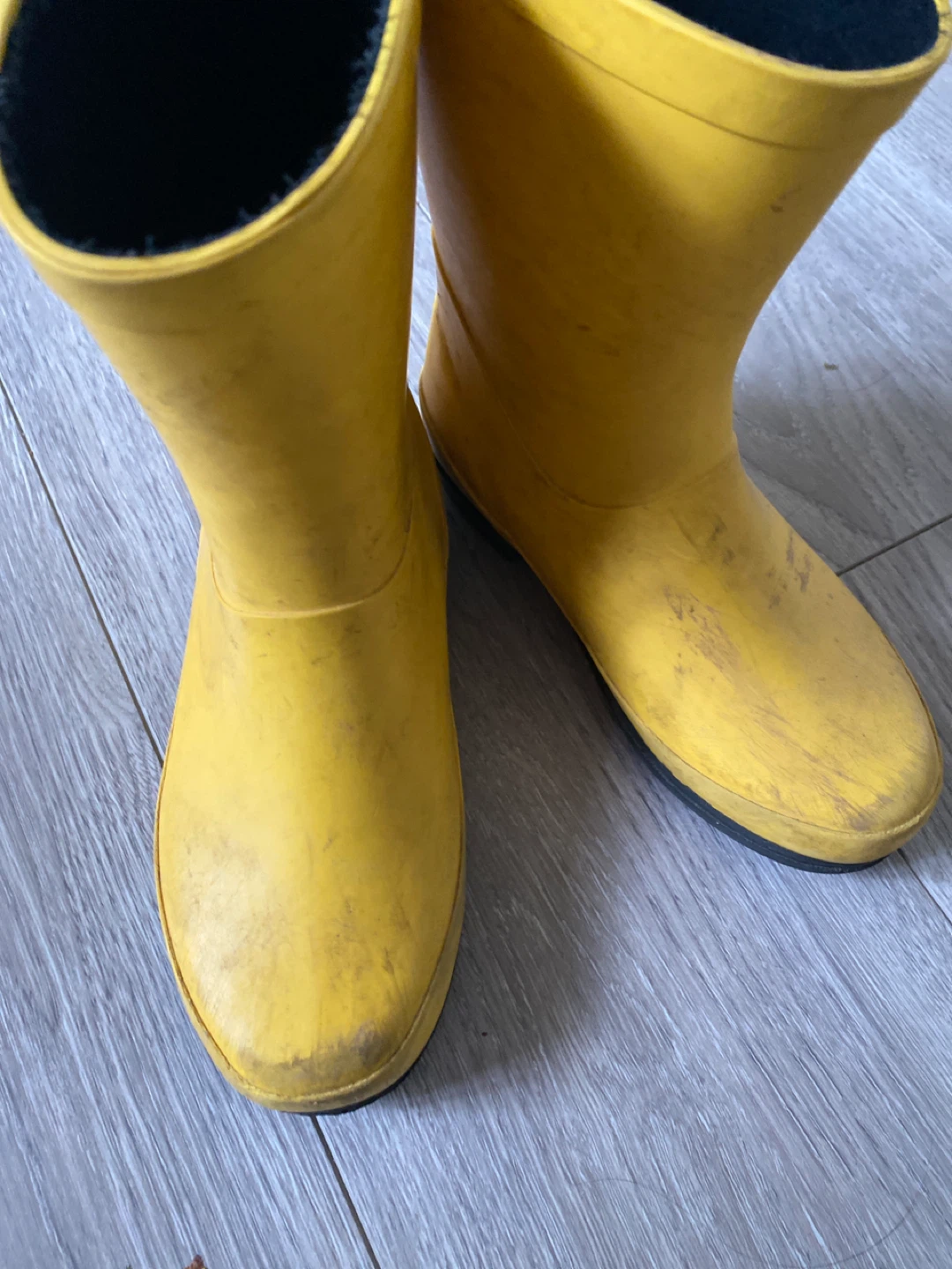 ⚽ Yellow Rubber Boots Size 3