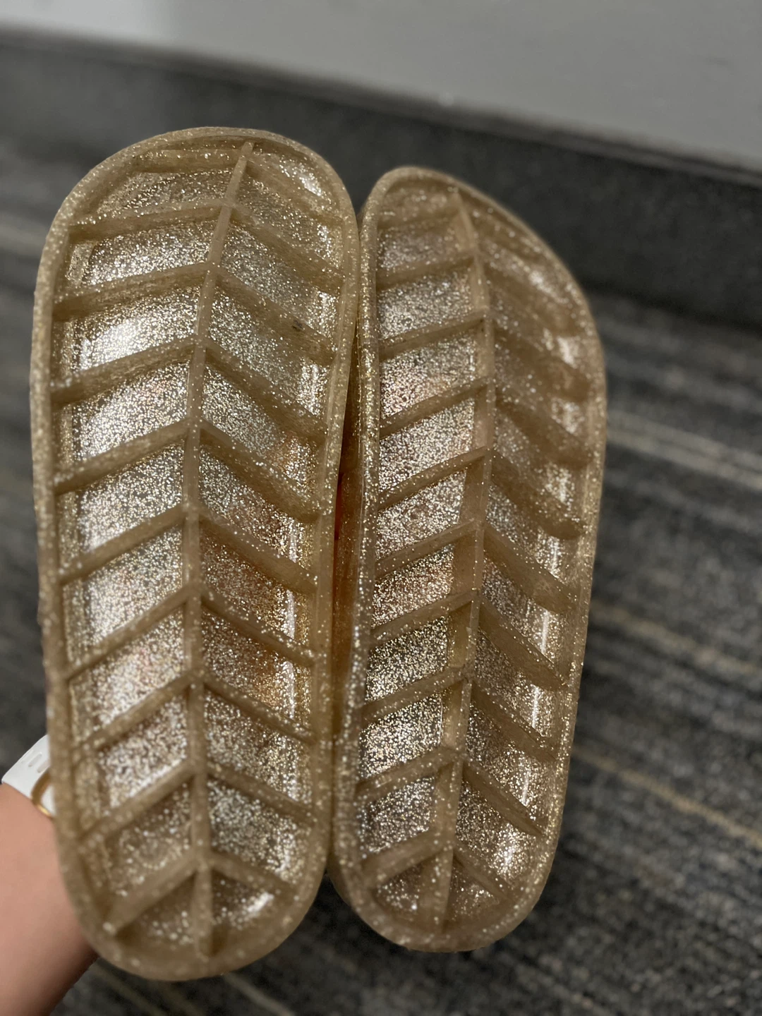 ⚽️Sparkly Gold Slides (size 8 women) - photo 2
