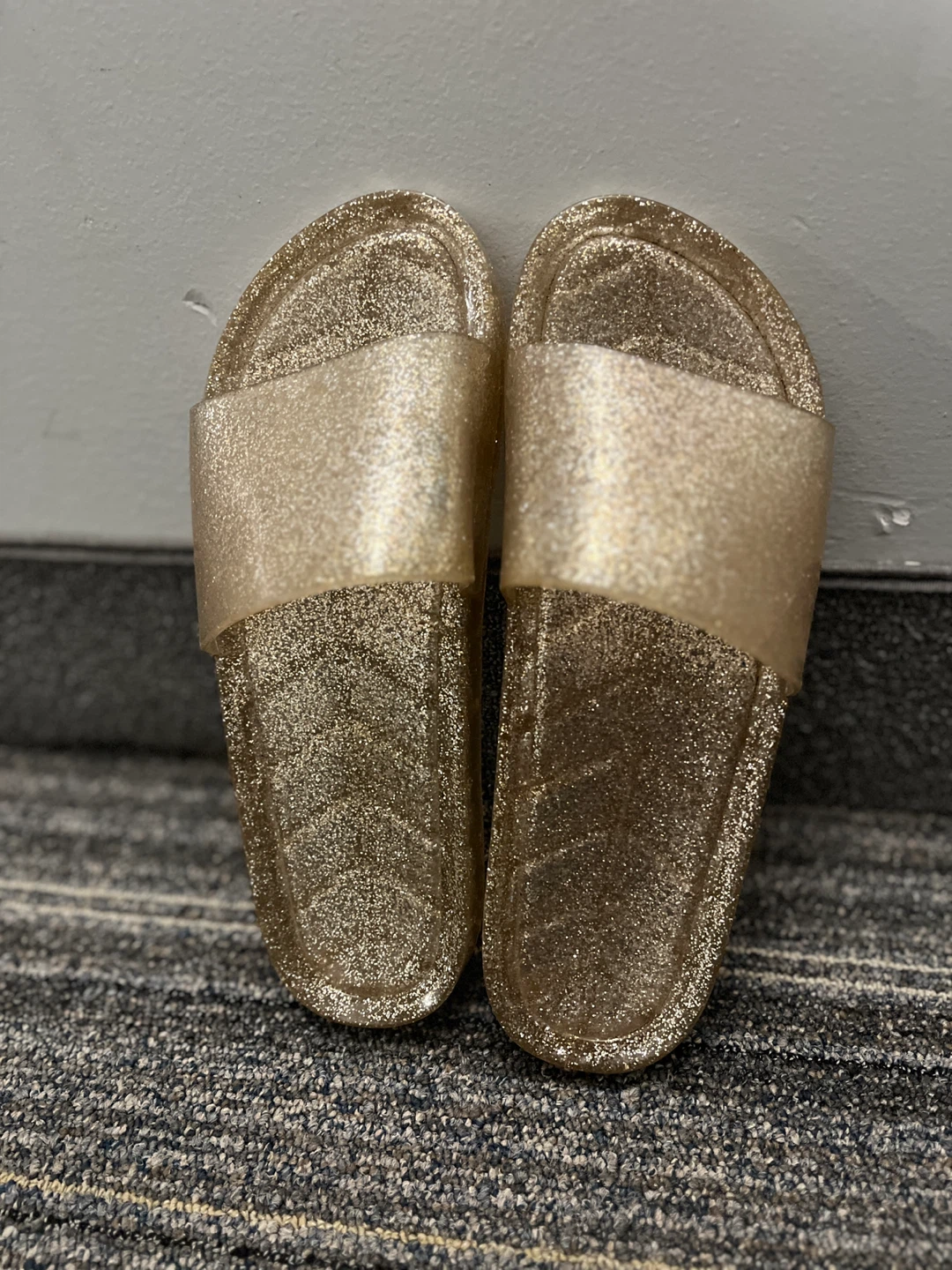 ⚽️Sparkly Gold Slides (size 8 women)