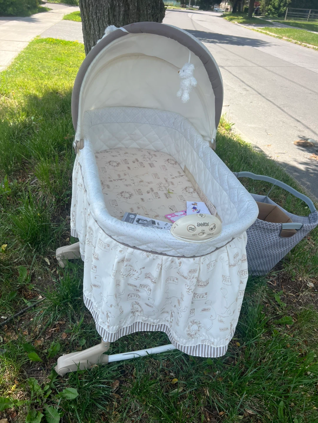 Delta Children Bassinet - photo 2