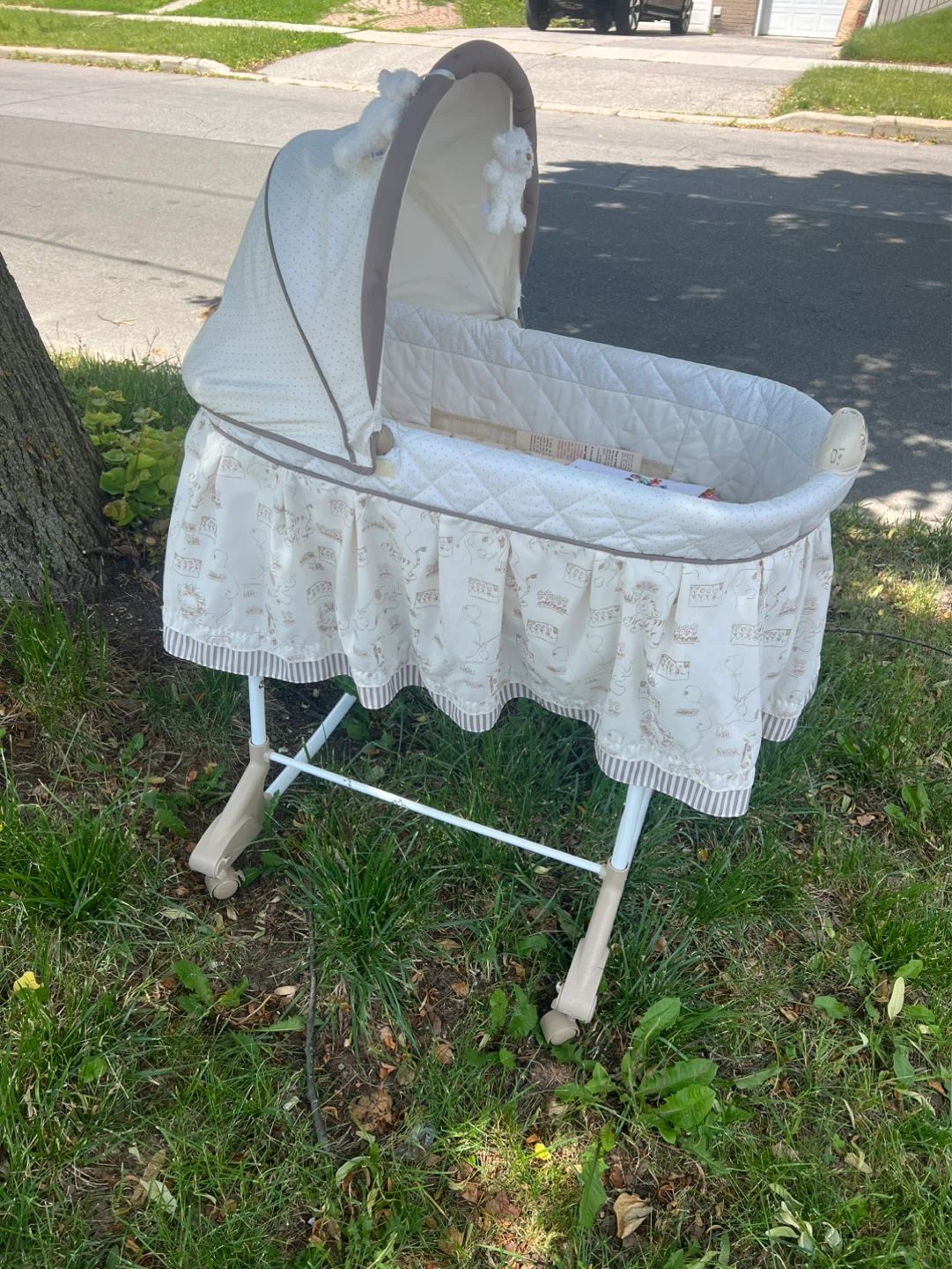 Delta Children Bassinet