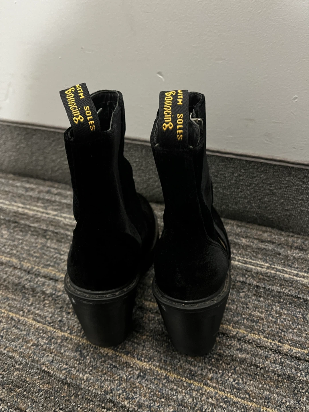 ⚽️Dr. Martens Black Velvet Platform Heeled Boots (size 6) - photo 2