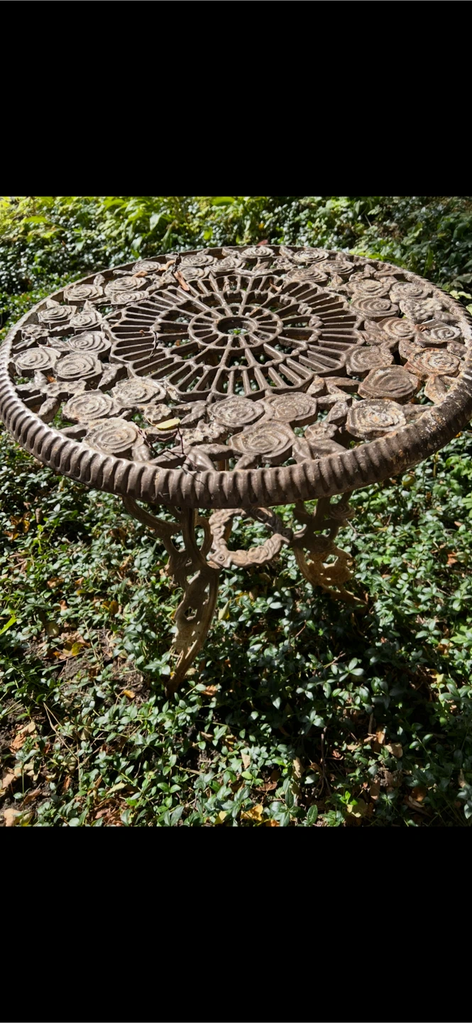Cast Iron Rose Garden Table and 3 chairs!