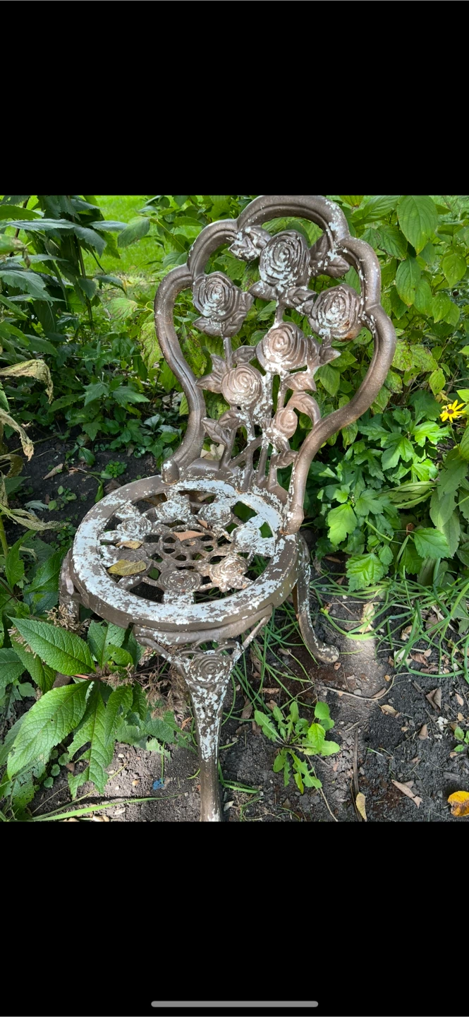 Cast Iron Rose Garden Table and 3 chairs! - photo 3