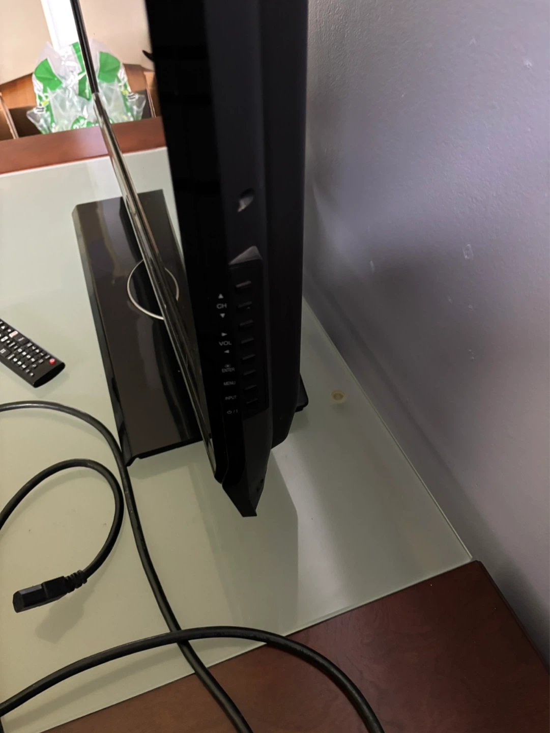 LG Flat Screen TV 32” - photo 3