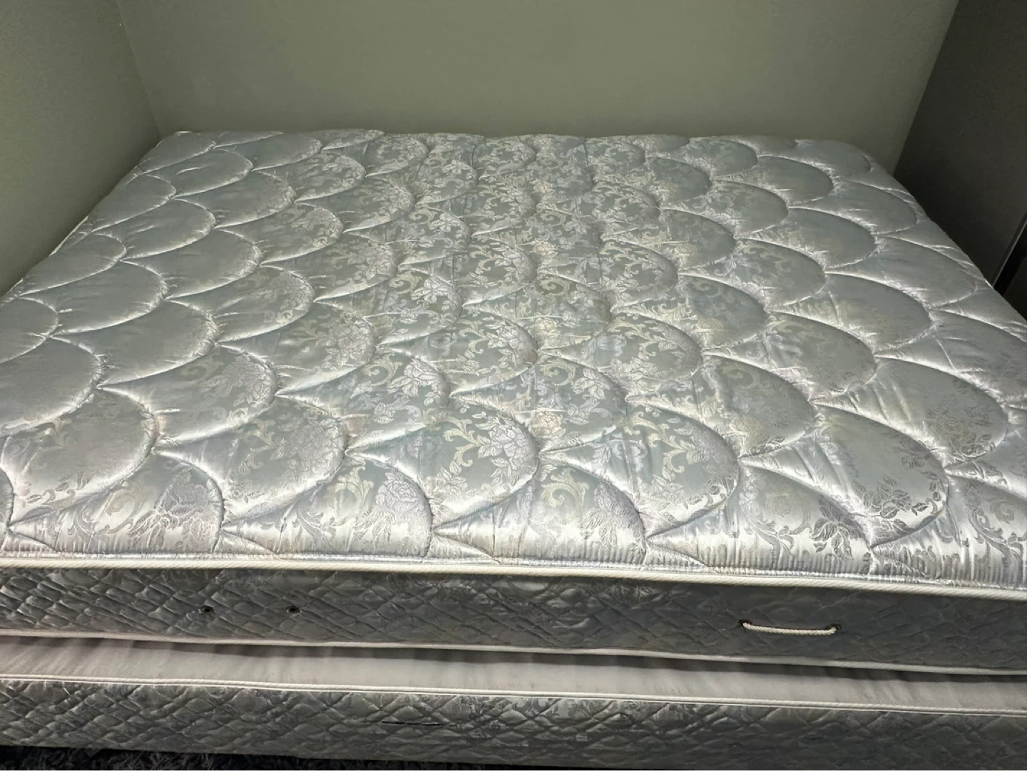 Sealy Posturepedic Mattress - photo 4