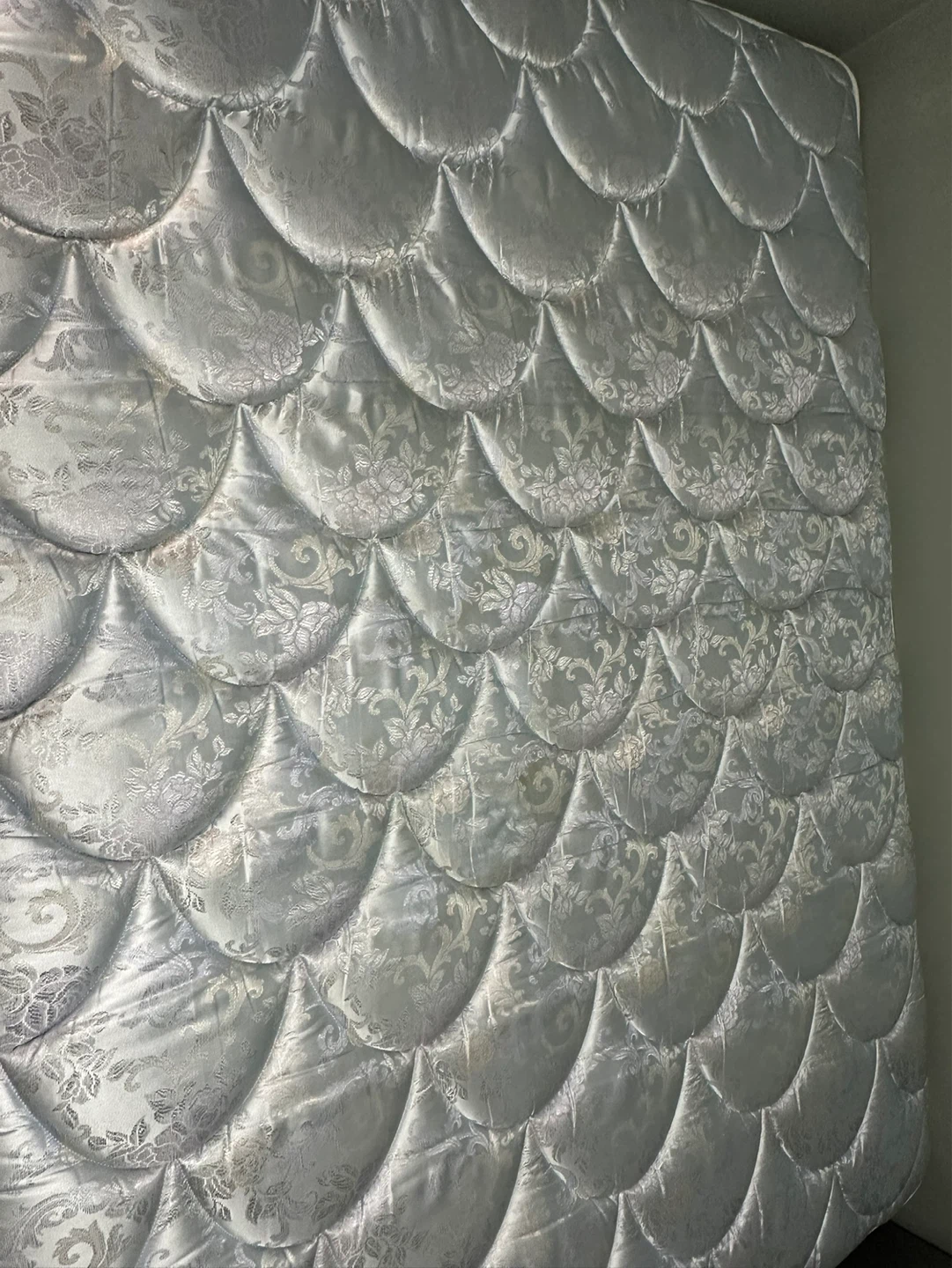 Sealy Posturepedic Mattress - photo 2
