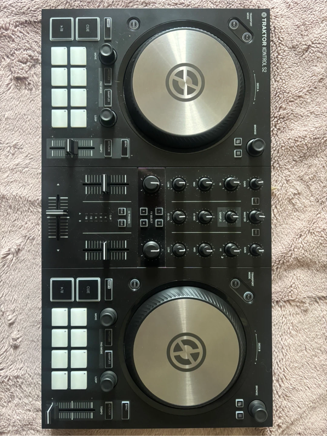 Native Instruments Traktor Kontrol S2 MK3 DJ Controller