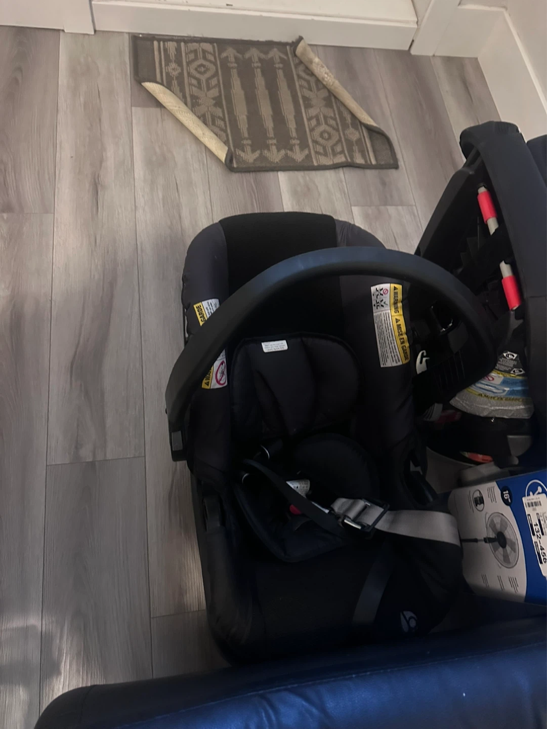 Car seat - photo 2