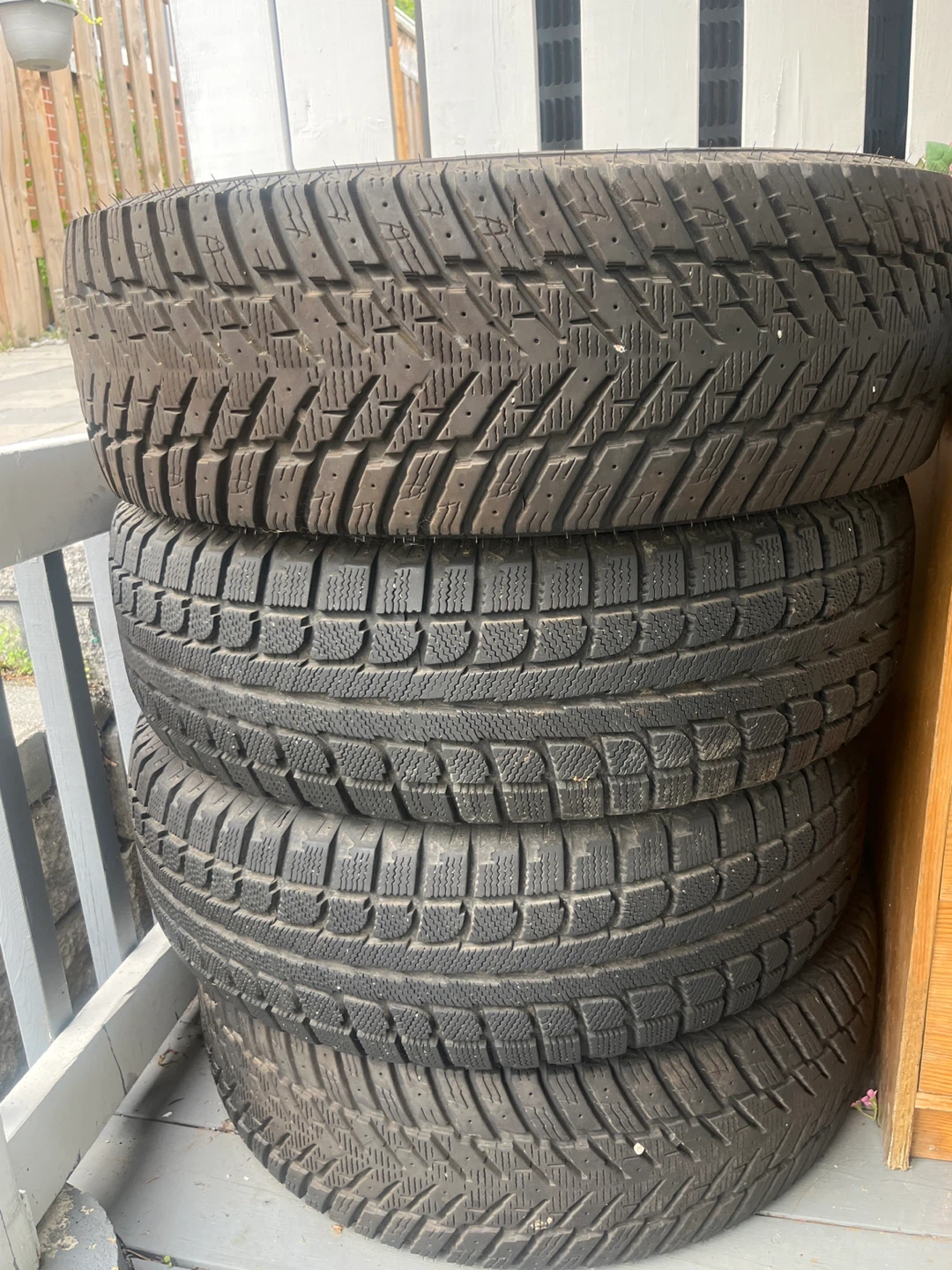 Nexen RW5 G Snow Tires - 225/65R17