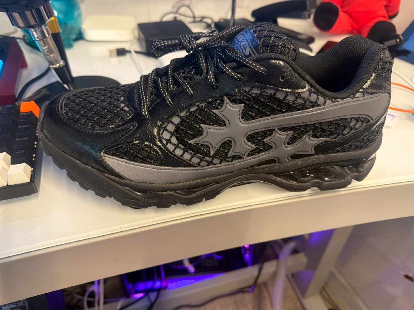 Black bravest  Running Shoes outbox