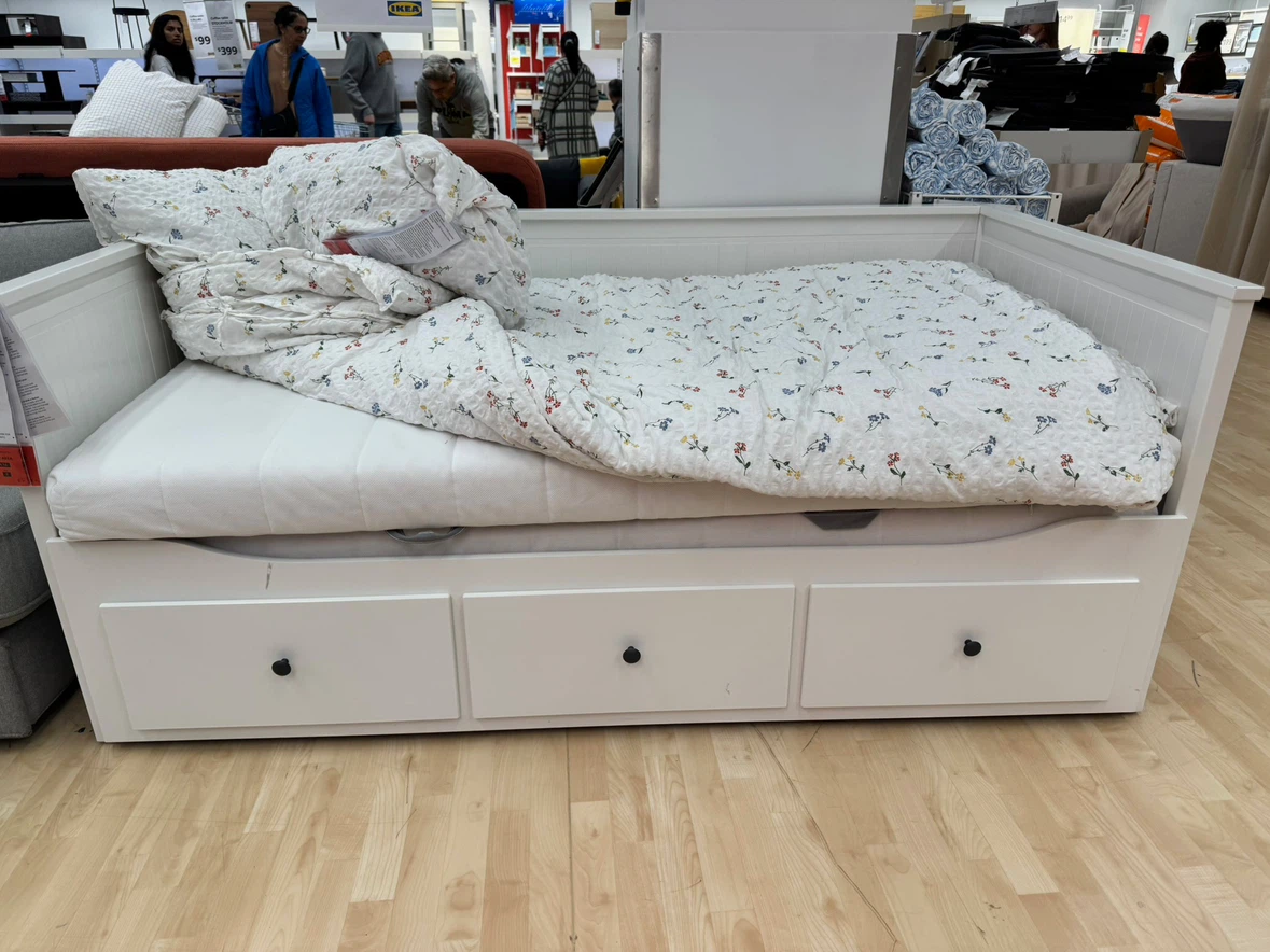 IKEA HEMNES Daybed with 3 Drawers - Twin White