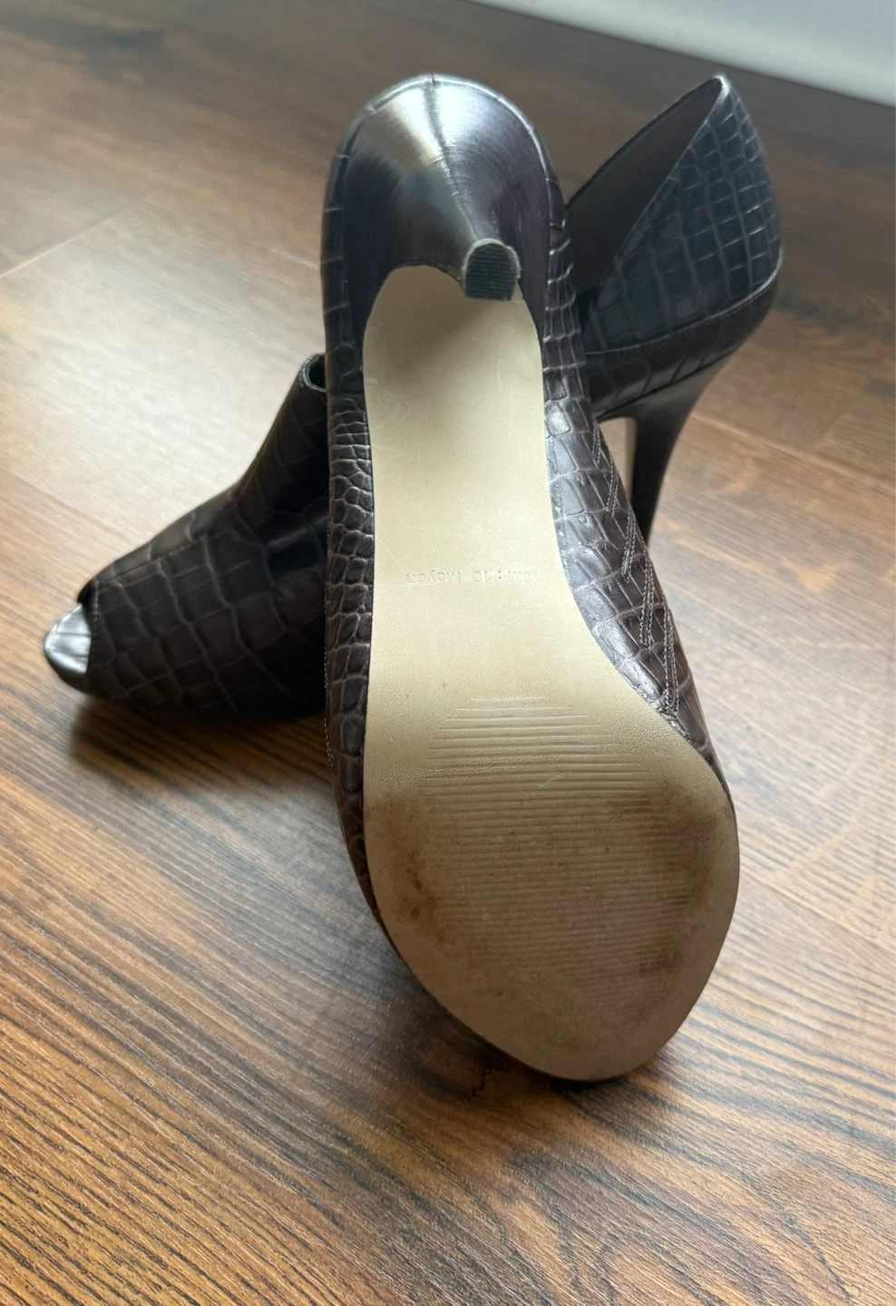GUESS Women's Brown Croc-Embossed Peep-Toe Heels - photo 3