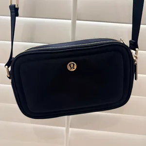 Lululemon Everywhere Crossbody Bag 2L Black