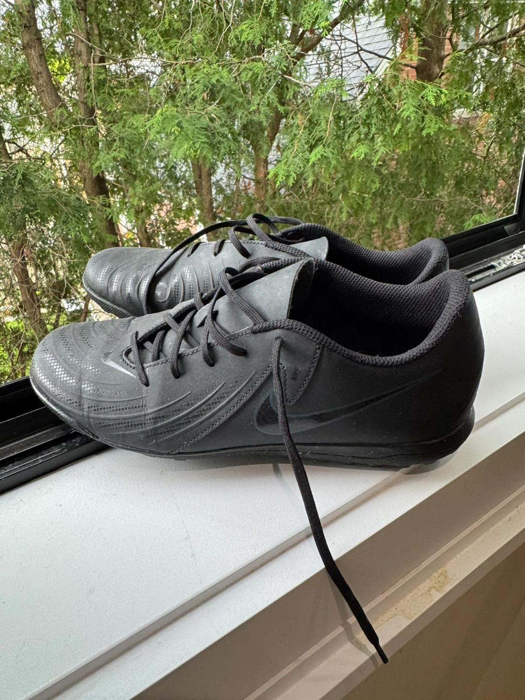 Nike phantom multi ground soccer shoes Size 9