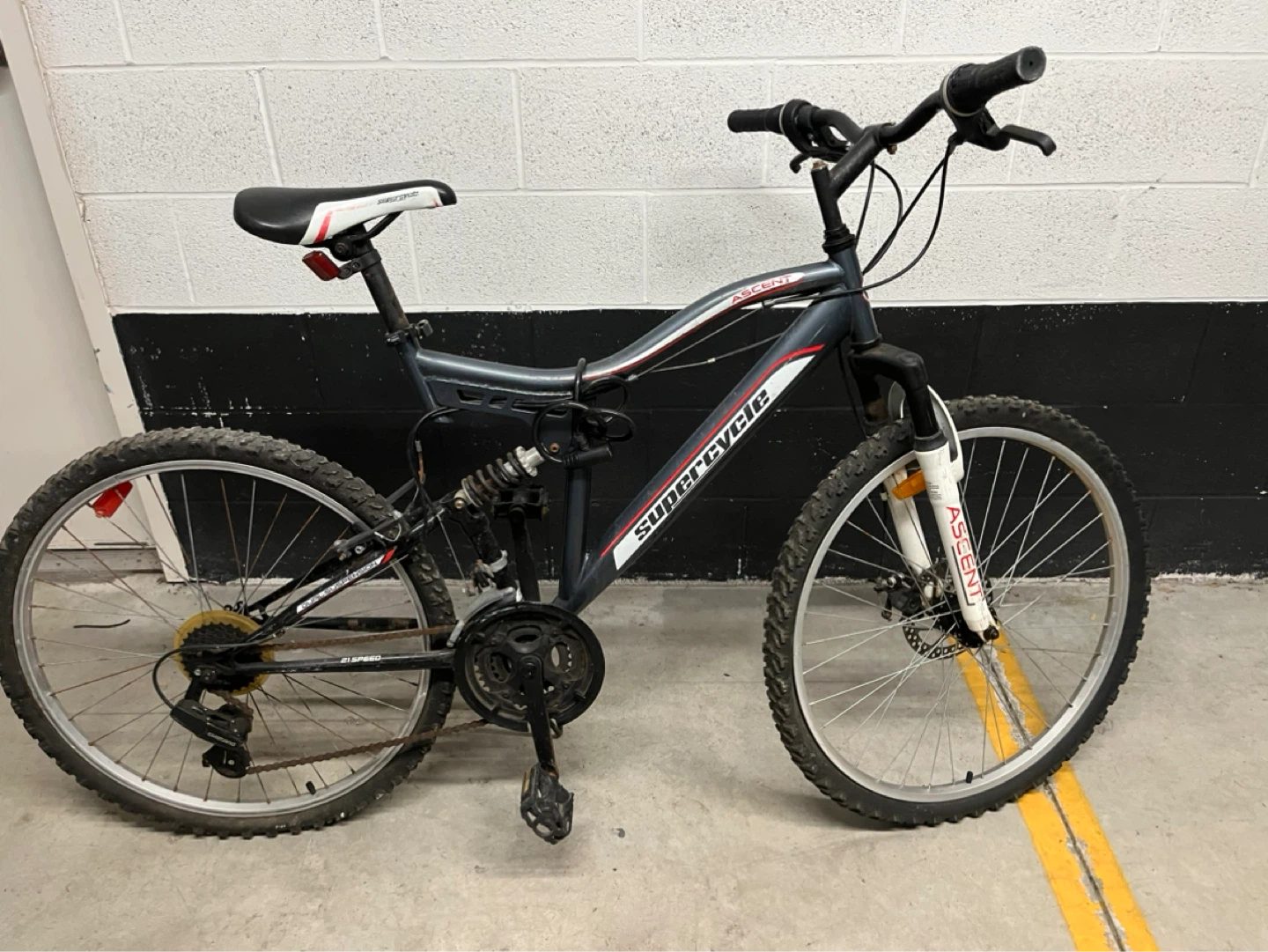 Supercycle Ascent Mountain Bike - Needs Maintenance ⚽