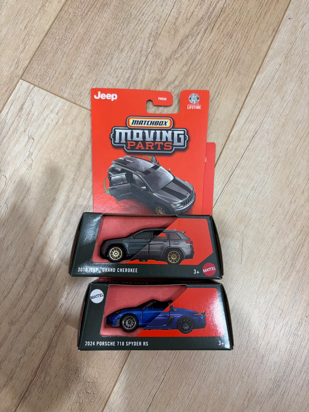 Matchbox Moving Jeep Grand Cherokee Porsche 718 Spyder RS
