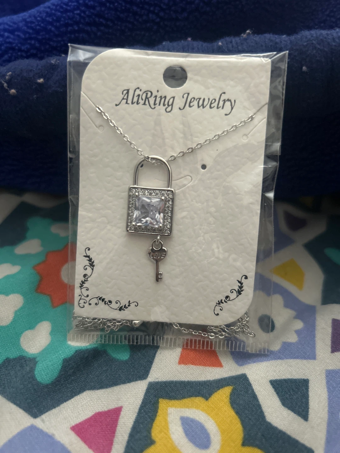 AliRing Jewelry Silver Padlock & Key Necklace