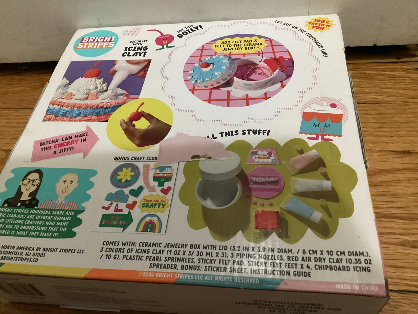 ⚽️Bright Stripes Decorate-A-Cake Jewelry Box Craft Kit - photo 2