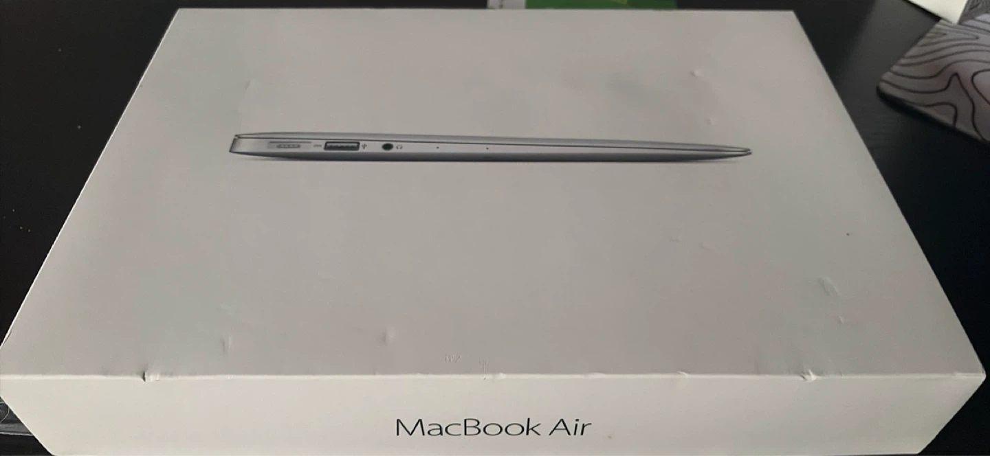 Apple MacBook Air (Early 2015) 11.6-inch
