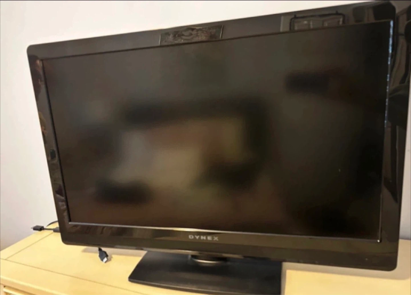 Dynex 32" Television - photo 2