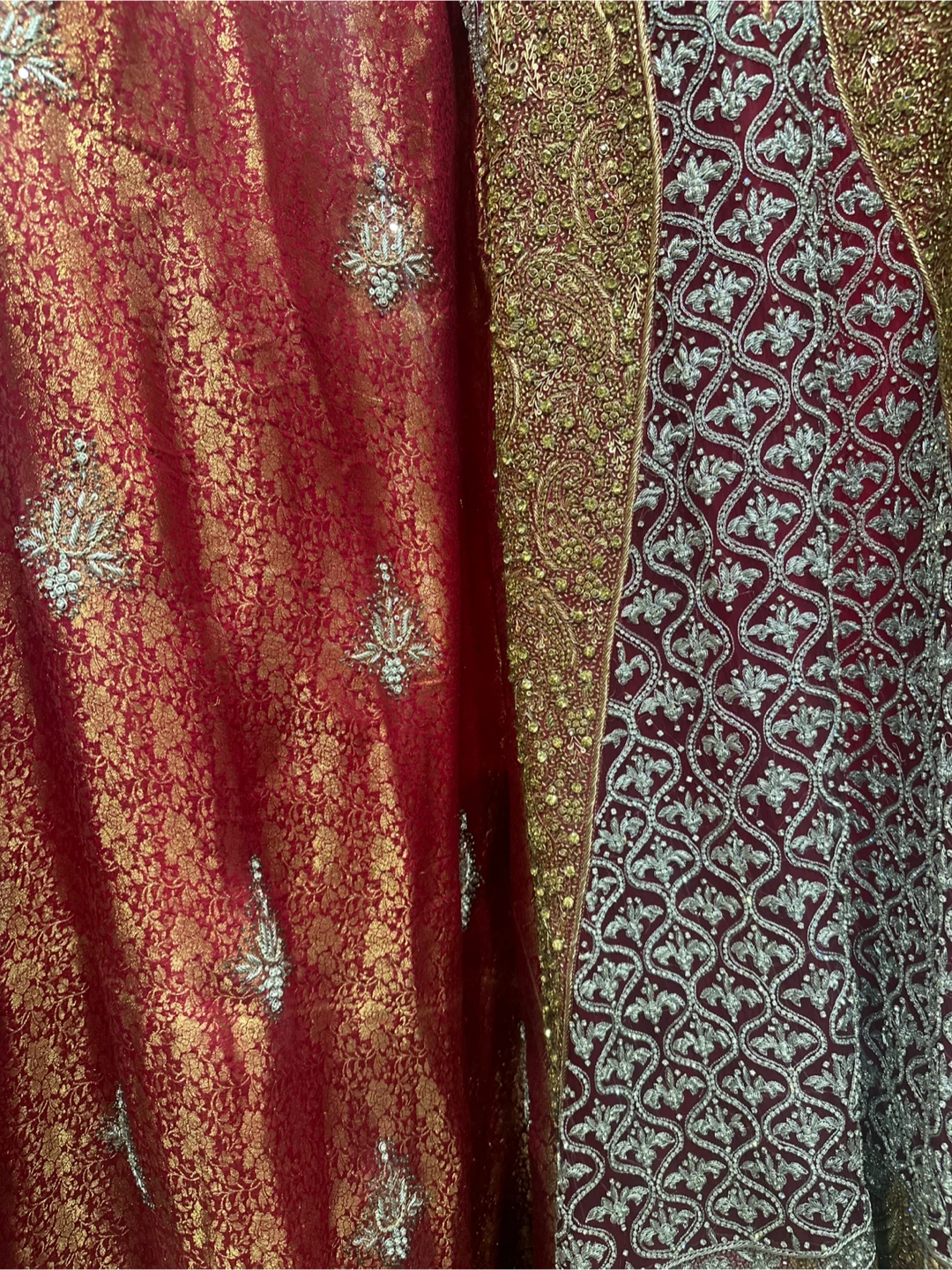 Beautiful Bridal Lehenga Set + Clutch (Never Worn) - photo 4