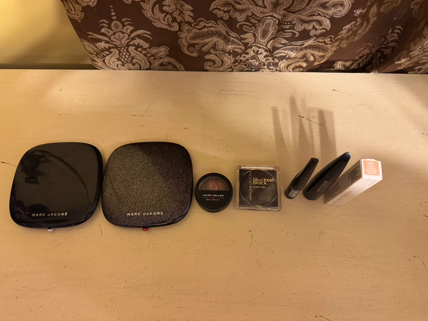 ALL THINGS MAKEUP - photo 2