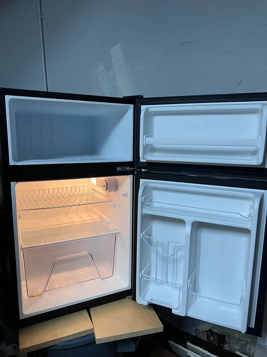 Whirlpool Mini Fridge - photo 2