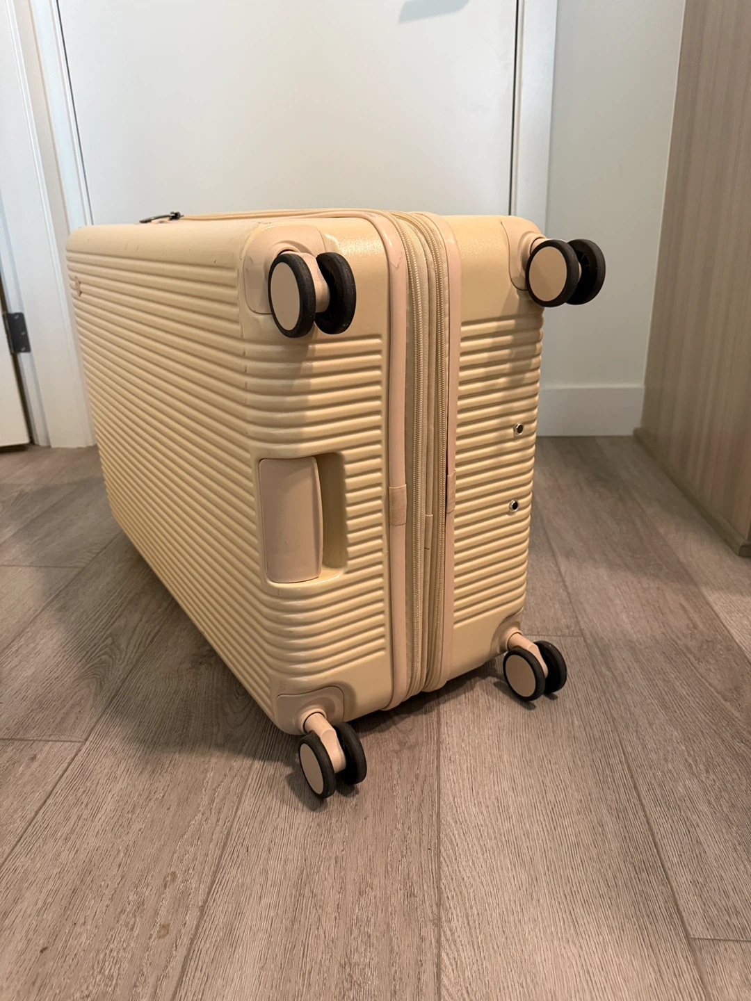 28 Cream Hardshell Spinner Suitcase - photo 3